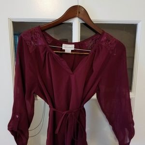 Oh! Mamma Lace shouldered maternity shirt